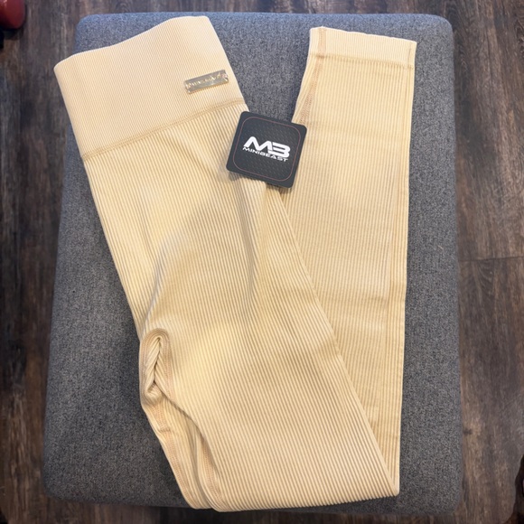 M3 Ribbed Knit Top - Picture 3 of 6